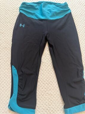 Under Armour Women’s Black Teal Capri Leggings Size Medium